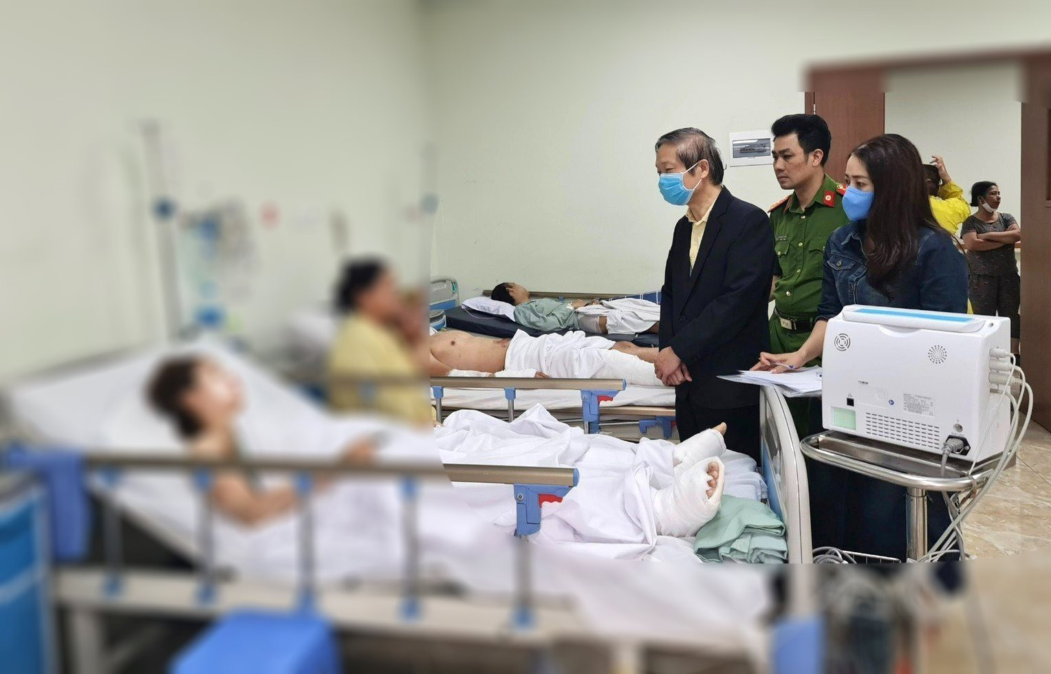 Kịp thời thăm hỏi, động viên các nạn nhân bị tai nạn giao thông trên đường Võ Chí Công